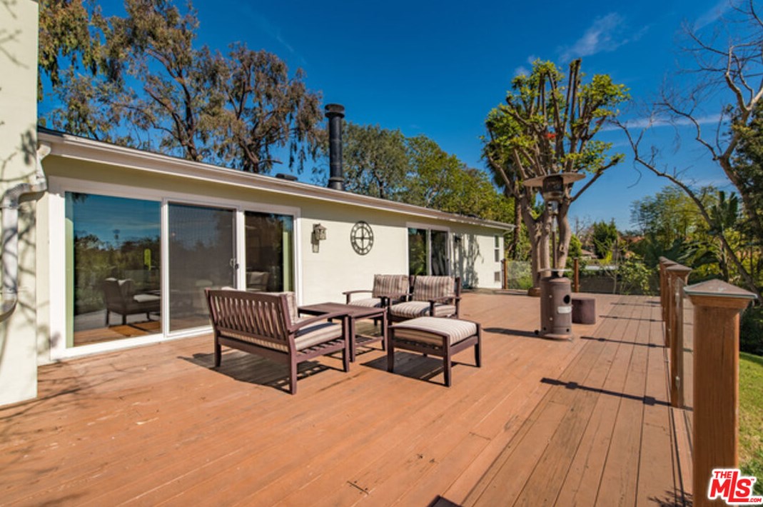 5020 Olympic Blvd, Los Angeles CA  90019-1765 exterior