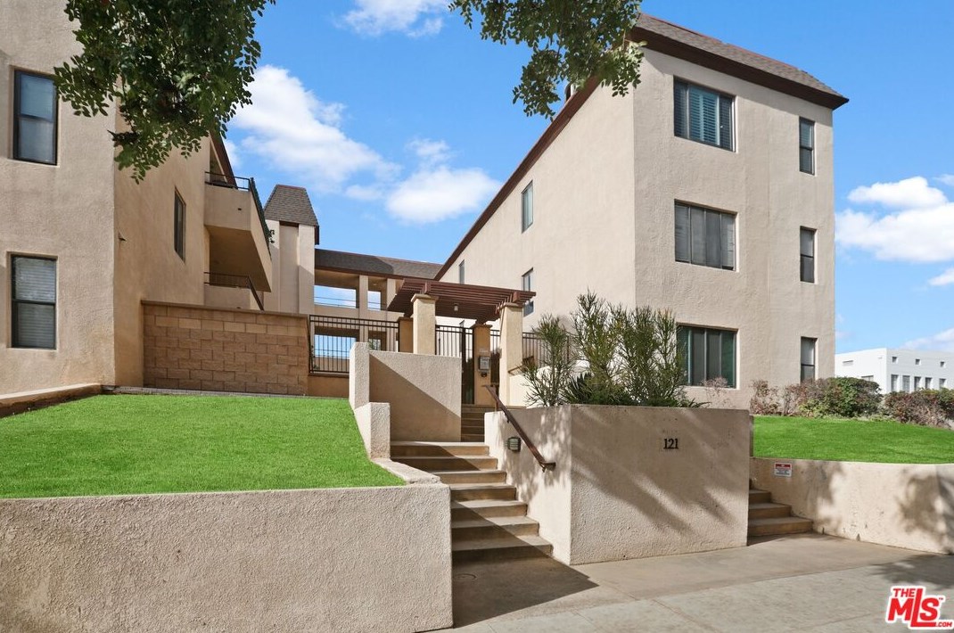 121 S Wilson Ave #206, Pasadena, CA 91106