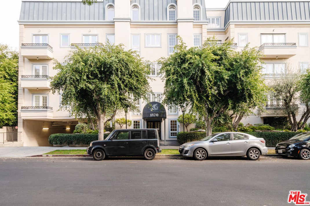 1370 Kelton Ave, Los Angeles CA  90024-5493 exterior