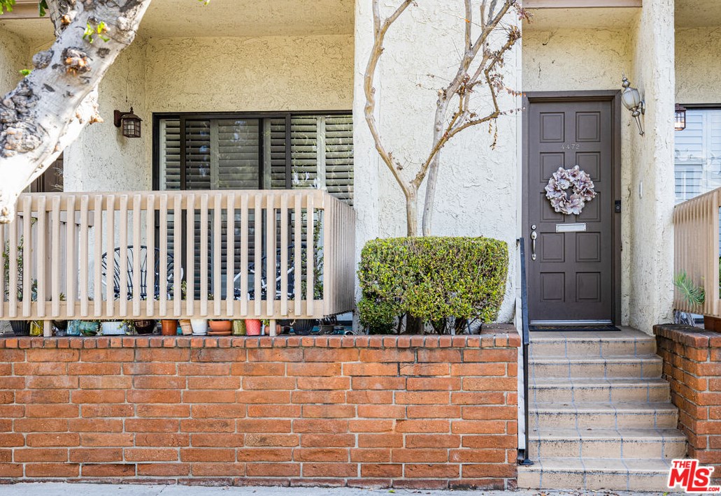 4472 Strohm Ave, North Hollywood, CA 91602-2415