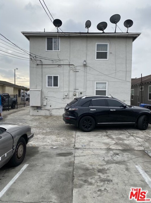 211 81st St, Los Angeles, CA 90003-2543
