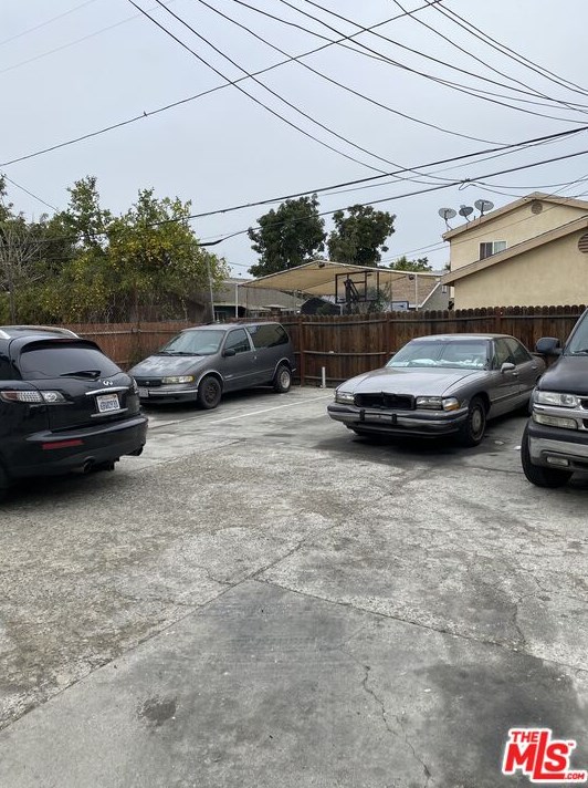 211 81st St, Los Angeles CA  90003-2543 exterior