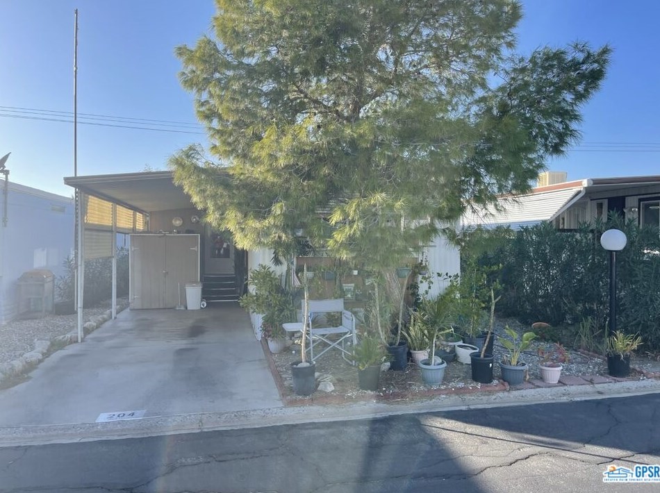 15500 Bubbling Wells Rd #204, Desert Hot Springs, CA 92240