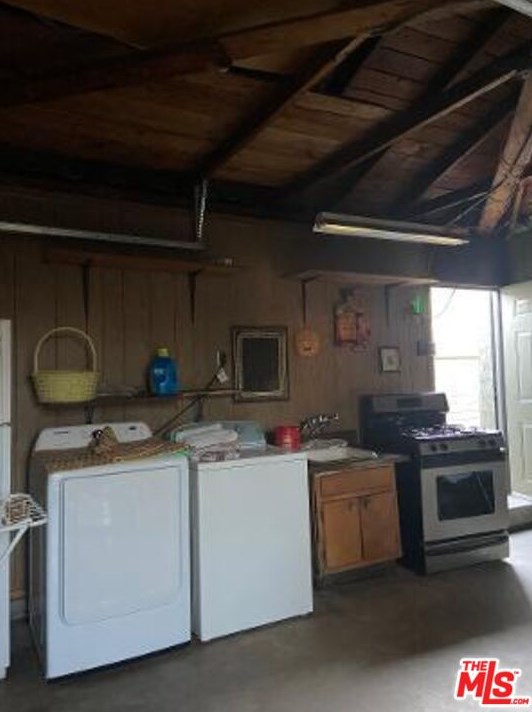 11300 Hannum Ave, Los Angeles CA  90230-6158 exterior