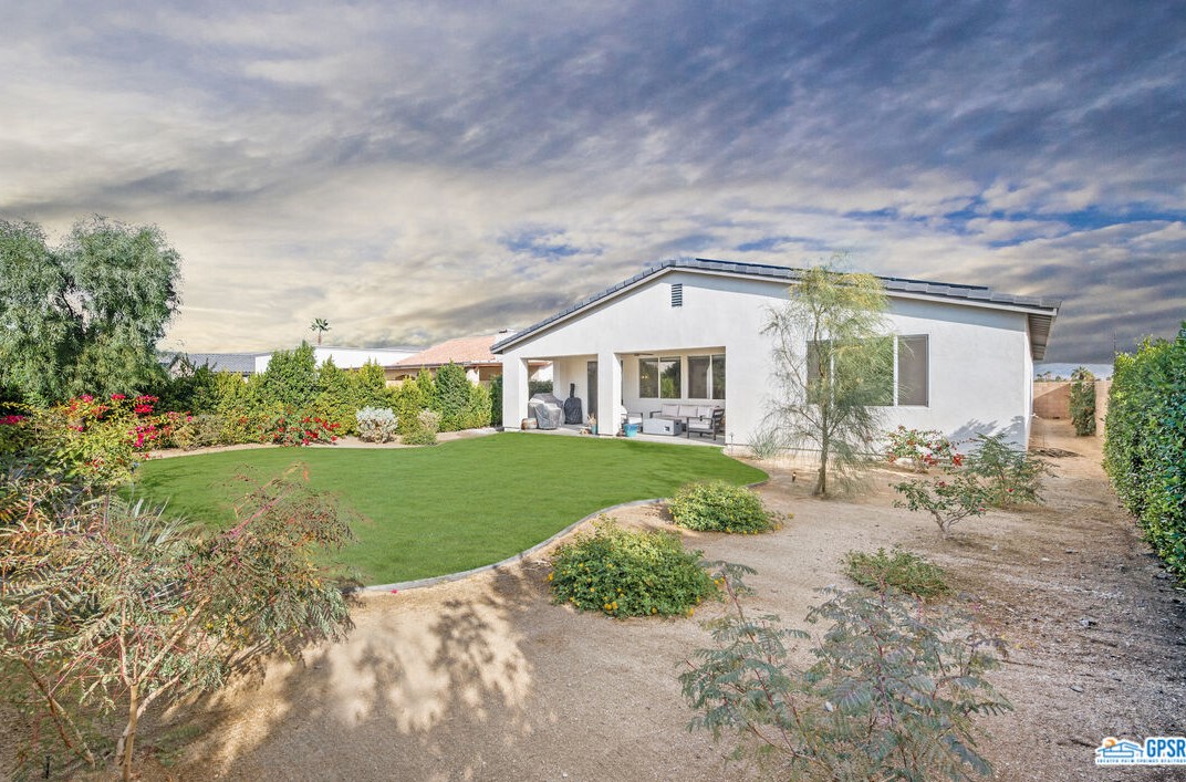 30255 Avenida Los Ninos, Cathedral City CA  92234-2897 exterior