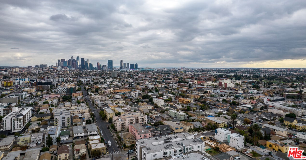 1101 Harvard Blvd, Los Angeles CA  90006-2238 exterior