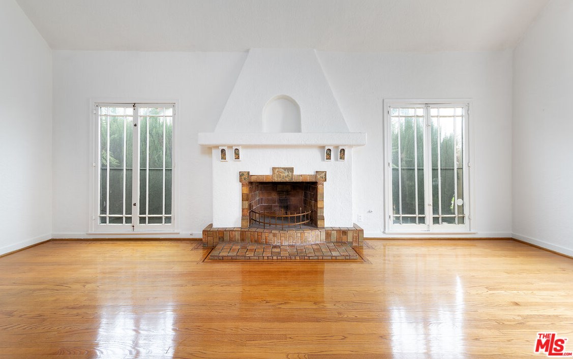 112 Kilkea Dr, Los Angeles, CA 90048-3524