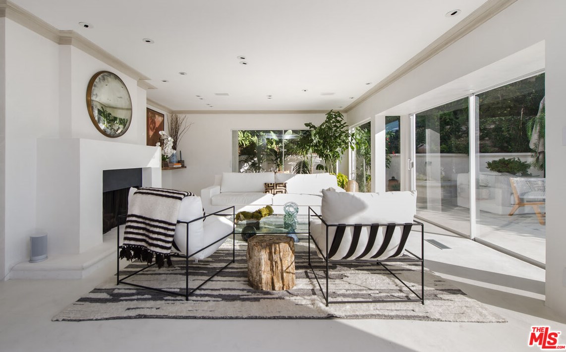 8706 Sunset Plaza Pl, Los Angeles, CA 90069