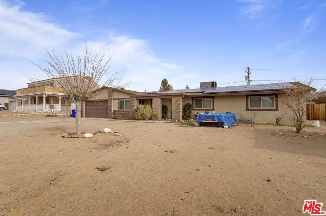 16479 Chippewa Rd, Apple Valley, CA 92307-1513