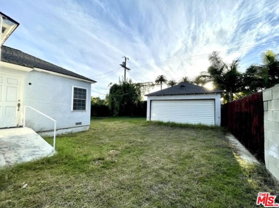 2211 Parnell Ave, Los Angeles, CA 90064-2004