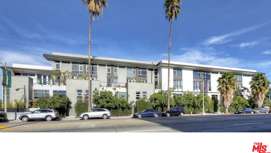 4111 Sunset Blvd, Los Angeles CA  90029-2160 exterior