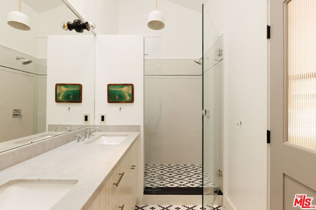 4413 Sunnycrest Dr, Los Angeles CA  90065-4822 exterior