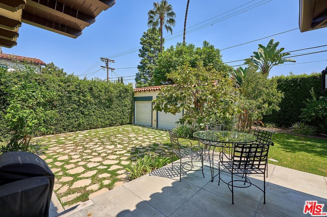 916 Dunsmuir Ave, Los Angeles CA  90036-4730 exterior
