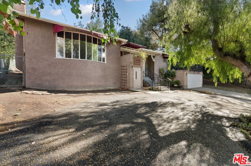 5734 Colodny Dr, Calabasas, CA 91301-2220