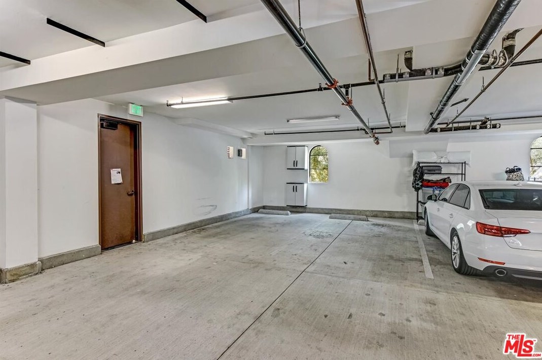 500 Orlando Ave, Los Angeles CA  90048-2520 exterior
