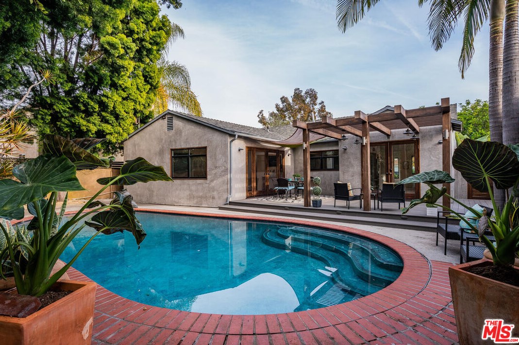 11427 Segrell Way, Los Angeles CA  90230-5357 exterior