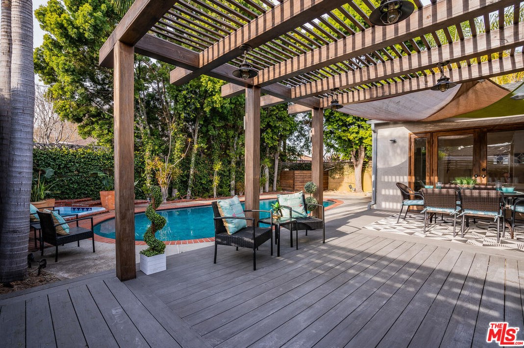 11427 Segrell Way, Los Angeles CA  90230-5357 exterior