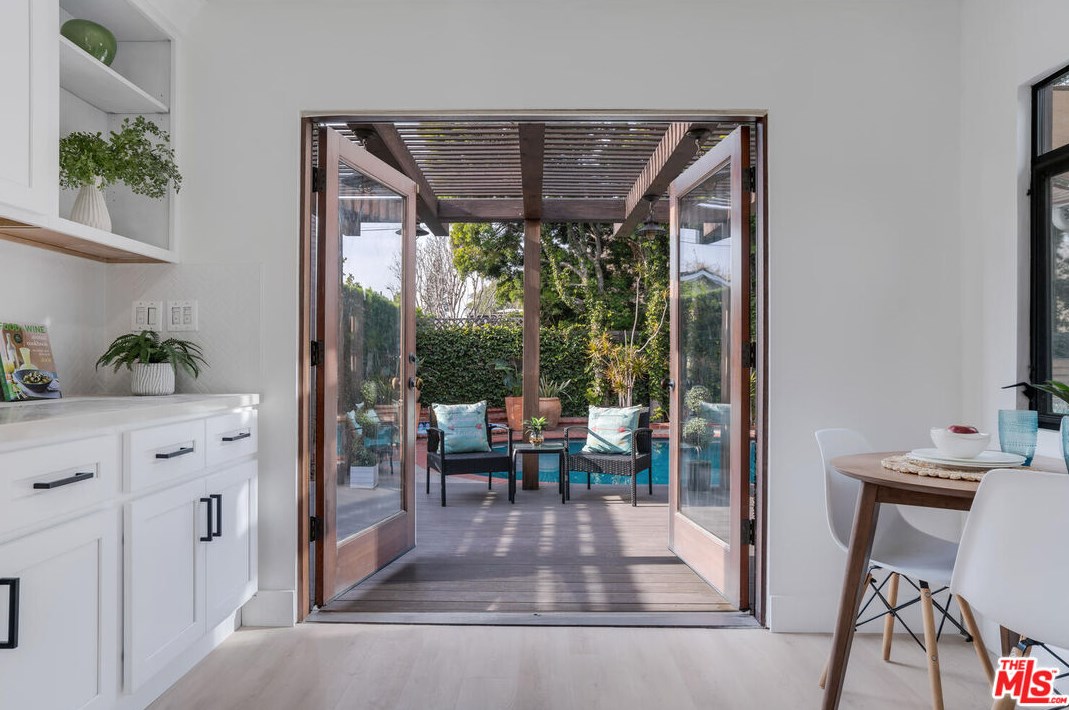 11427 Segrell Way, Los Angeles CA  90230-5357 exterior