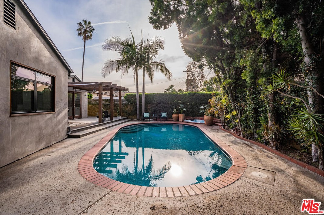 11427 Segrell Way, Los Angeles CA  90230-5357 exterior