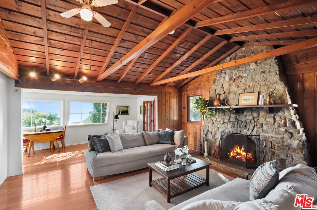 26569 Ocean View Dr, Malibu, CA 90265-2827