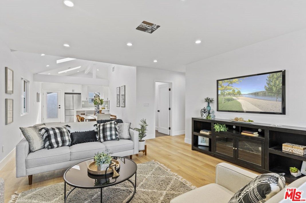 5542 82nd St, Los Angeles, CA 90045-3308