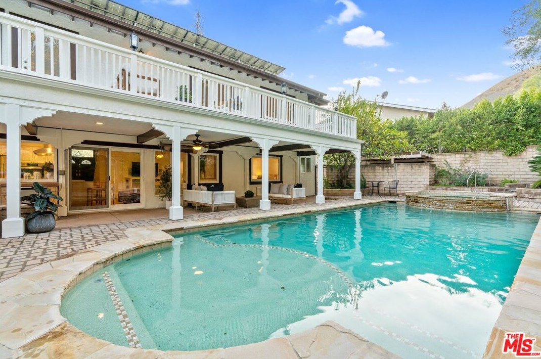 27041 Esward Dr, Calabasas CA  91301-2322 exterior