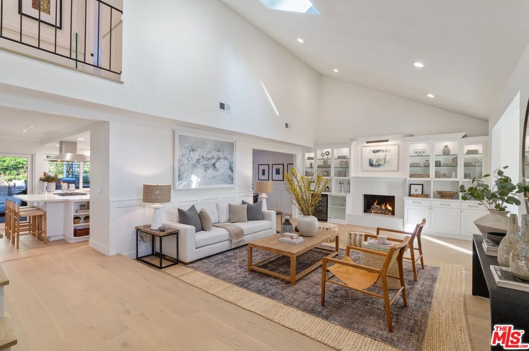 27041 Esward Dr, Calabasas, CA 91301