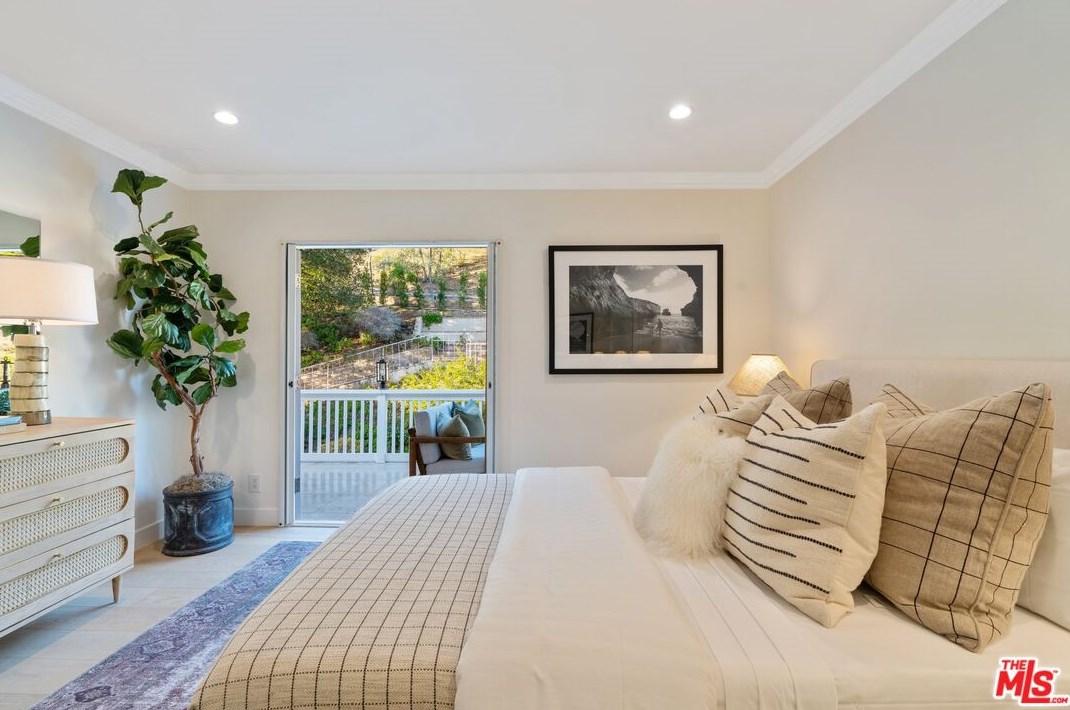 27041 Esward Dr, Calabasas CA  91301-2322 exterior