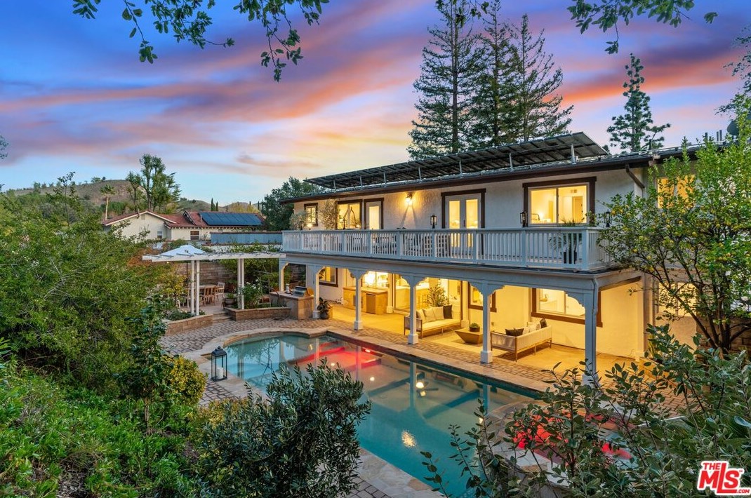 27041 Esward Dr, Calabasas CA  91301-2322 exterior