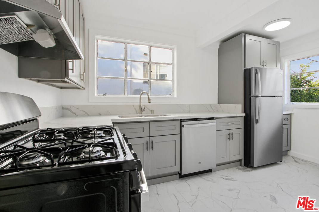 238 N Almont Dr, Beverly Hills, CA 90211