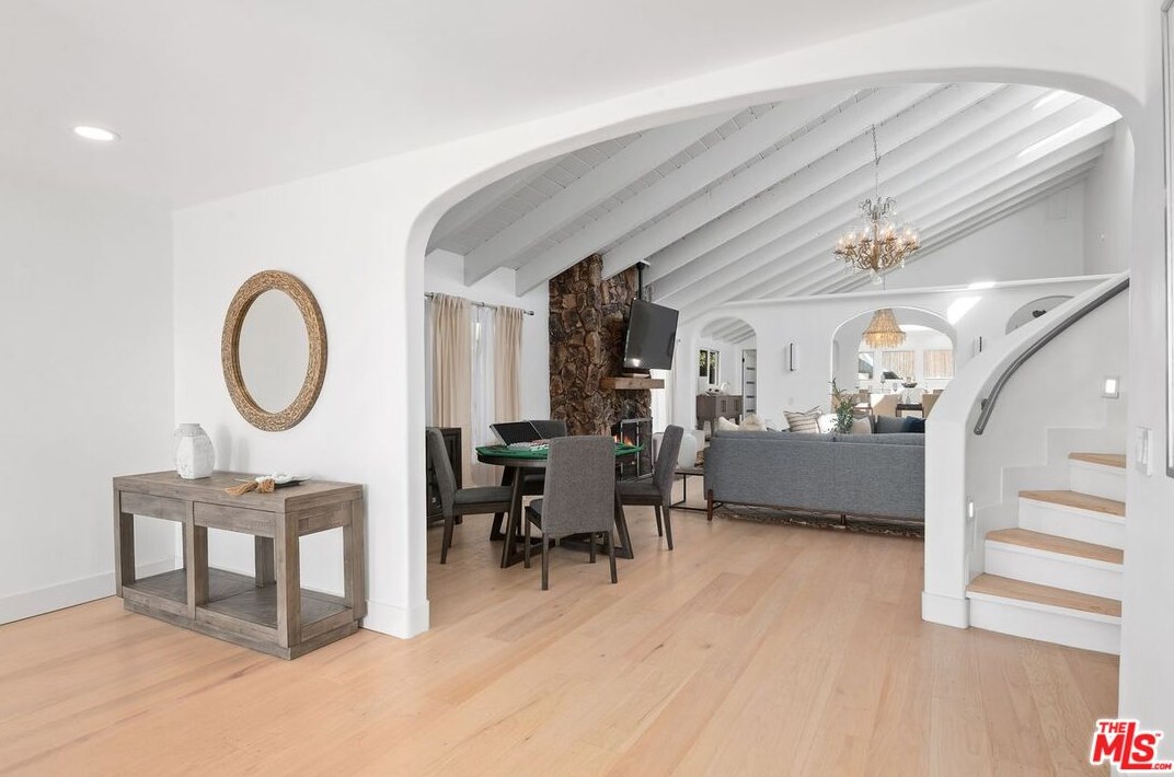 21433 Pacific Coast Hwy, Malibu CA  90265-5204 exterior