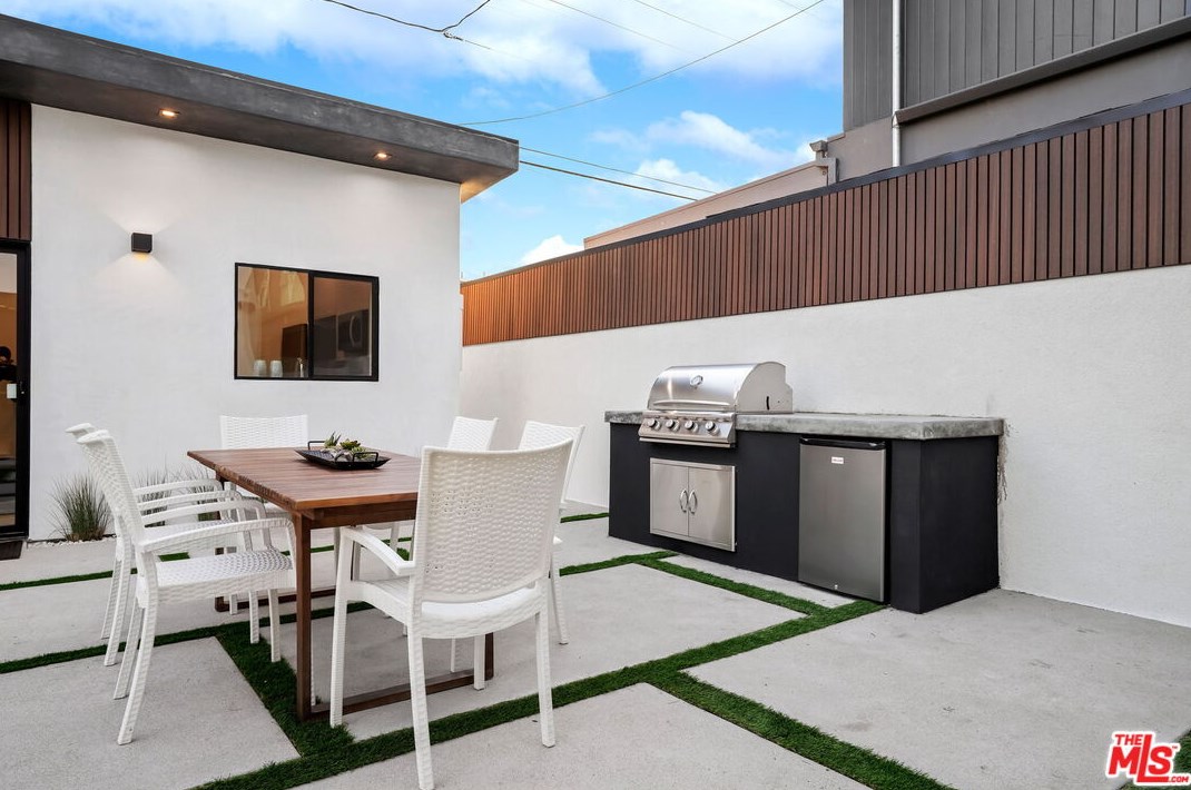 12836 Gilmore Ave, Los Angeles CA  90066-6406 exterior