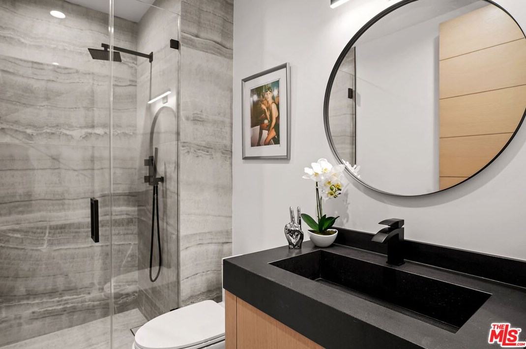 12836 Gilmore Ave, Los Angeles CA  90066-6406 exterior