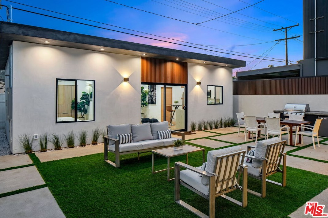 12836 Gilmore Ave, Los Angeles CA  90066-6406 exterior