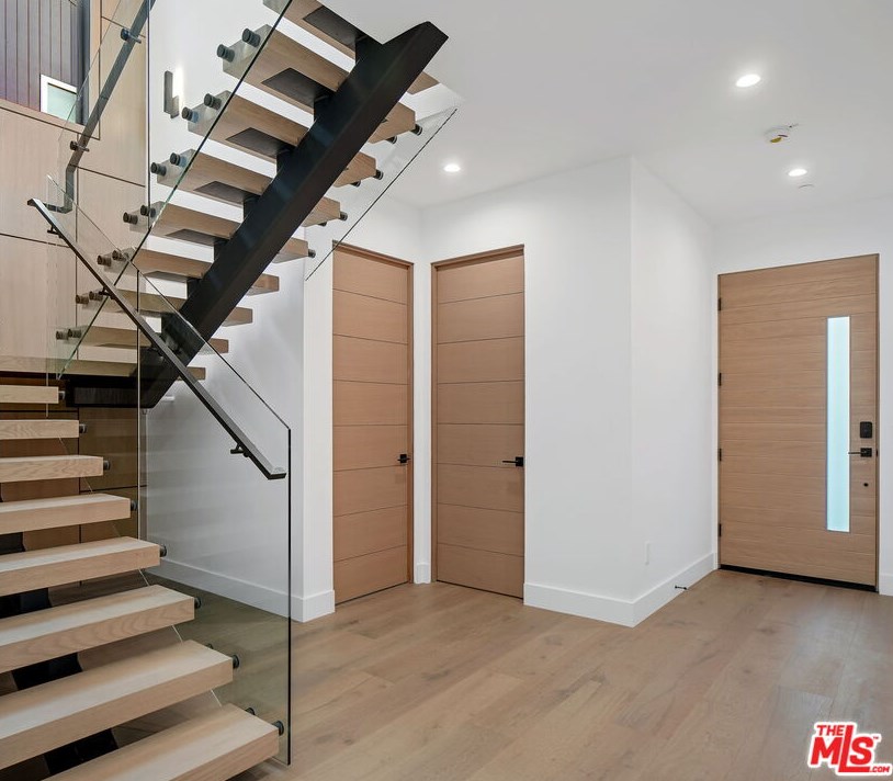 12836 Gilmore Ave, Los Angeles CA  90066-6406 exterior