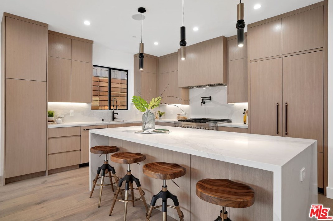 12836 Gilmore Ave, Los Angeles CA  90066-6406 exterior