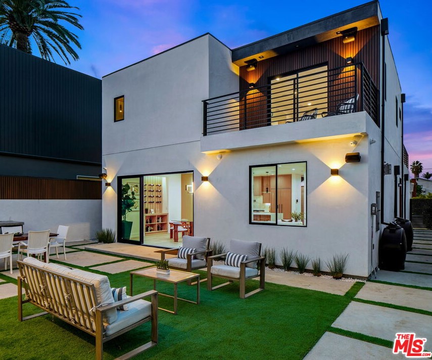 12836 Gilmore Ave, Los Angeles CA  90066-6406 exterior