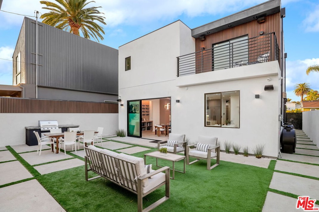 12836 Gilmore Ave, Los Angeles CA  90066-6406 exterior