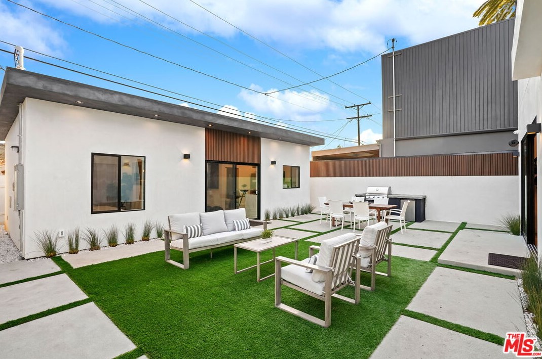 12836 Gilmore Ave, Los Angeles CA  90066-6406 exterior