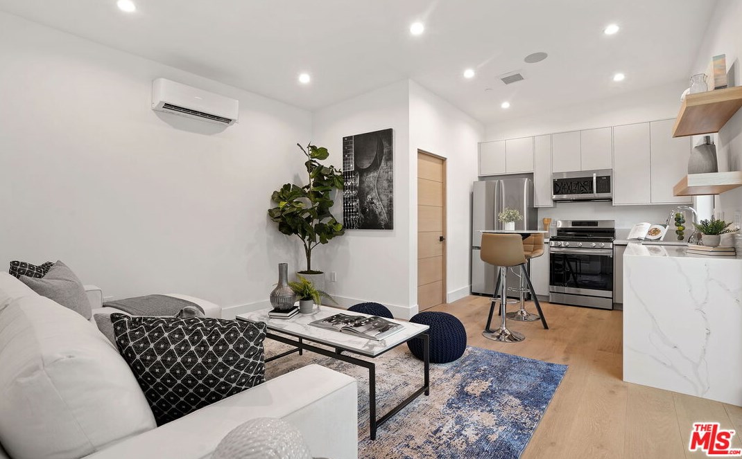 12836 Gilmore Ave, Los Angeles CA  90066-6406 exterior