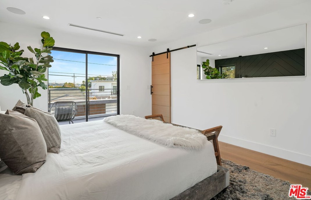 12836 Gilmore Ave, Los Angeles CA  90066-6406 exterior