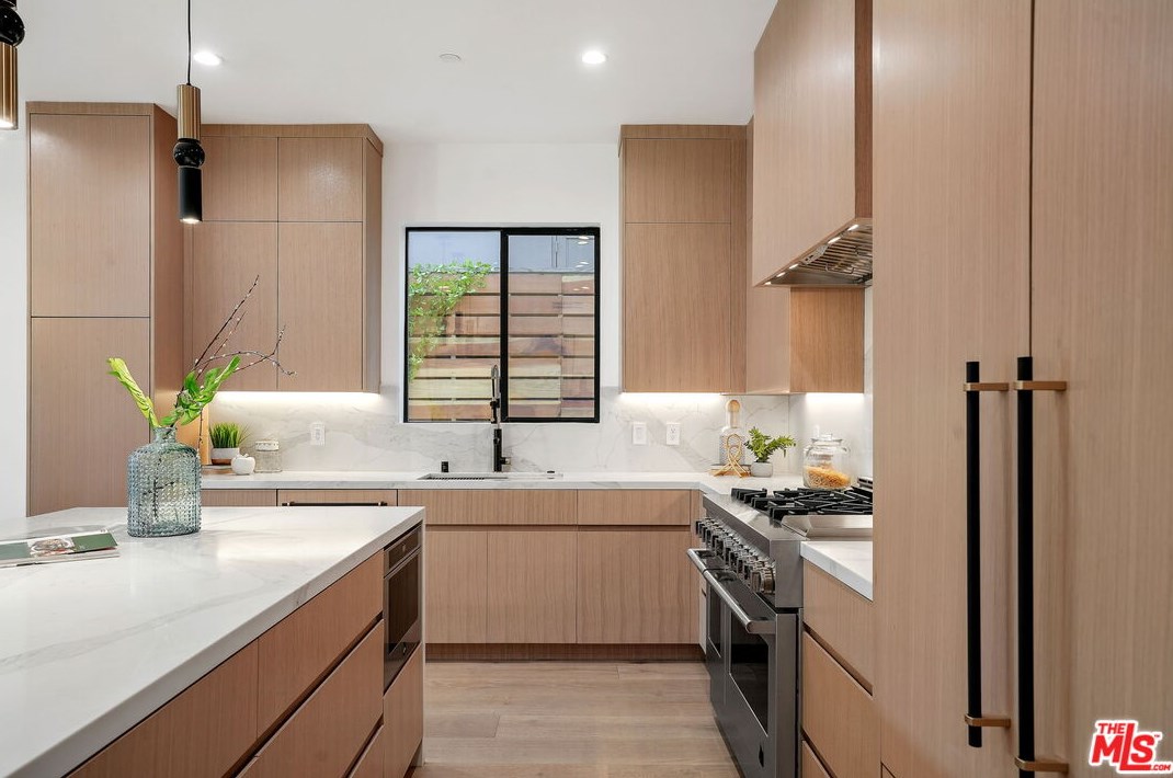 12836 Gilmore Ave, Los Angeles CA  90066-6406 exterior