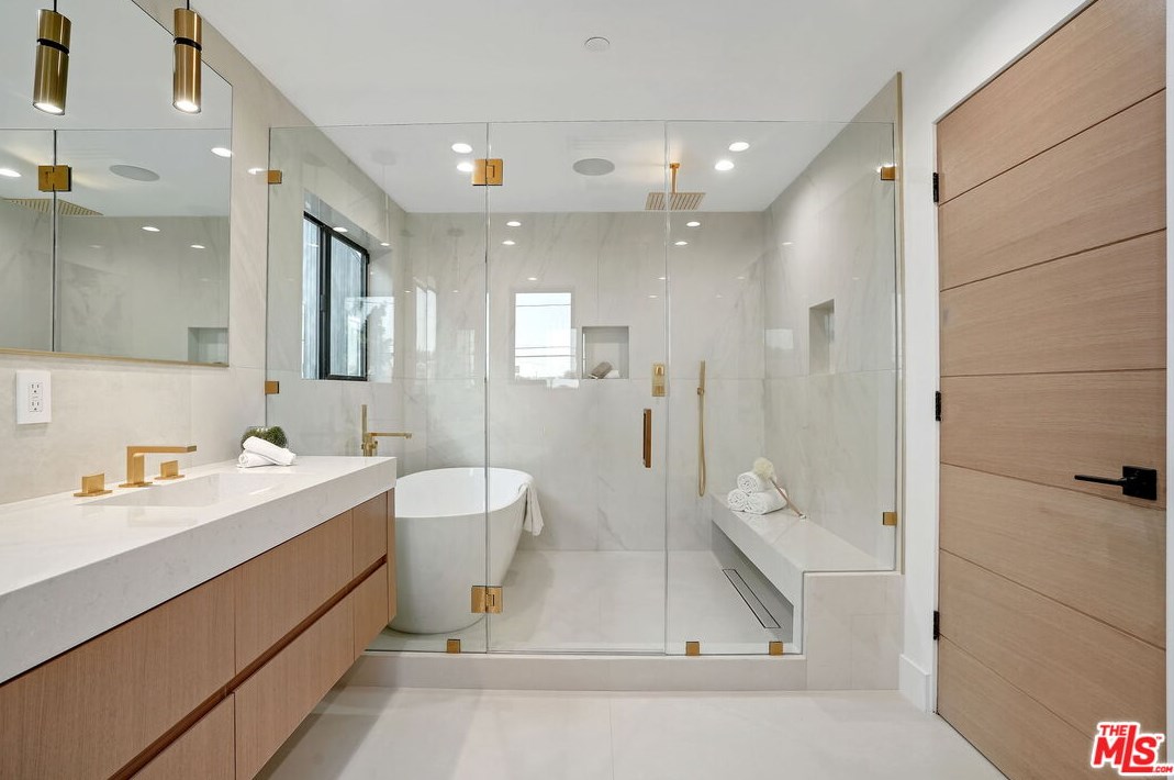 12836 Gilmore Ave, Los Angeles CA  90066-6406 exterior