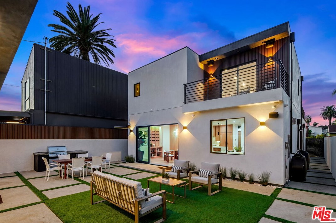 12836 Gilmore Ave, Los Angeles CA  90066-6406 exterior