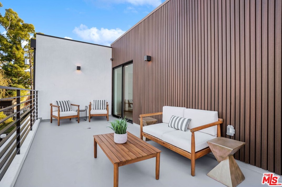 12836 Gilmore Ave, Los Angeles CA  90066-6406 exterior