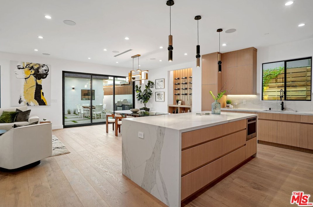 12836 Gilmore Ave, Los Angeles CA  90066-6406 exterior