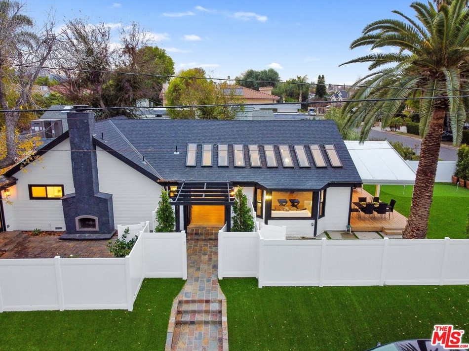 4951 Cedros Ave, Van Nuys, CA 91403