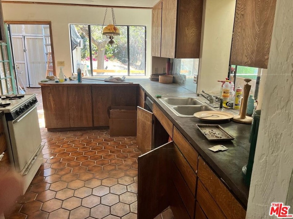 1236 Montecito Dr, Los Angeles, CA 90031-1639