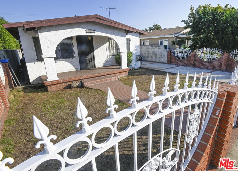 8008 Holmes Ave, Los Angeles, CA 90001-3437