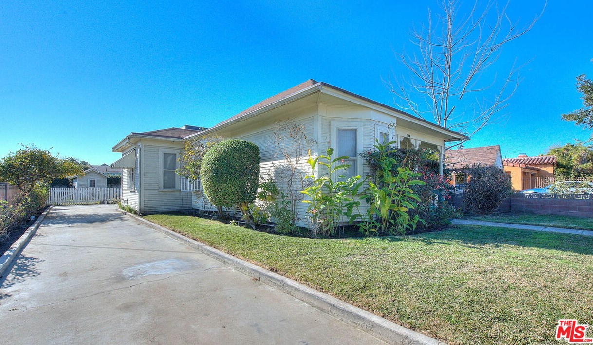 1598 36th St, Los Angeles, CA 90018-3945